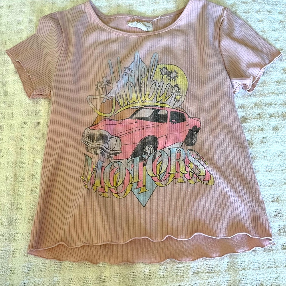 Light pink tee size small